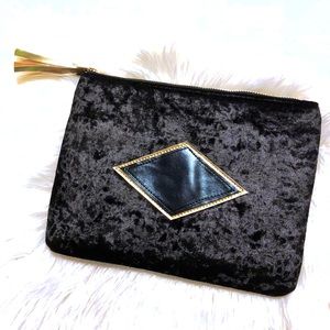 Black Crushed Velvet & Gold Tassel Clutch 🖤